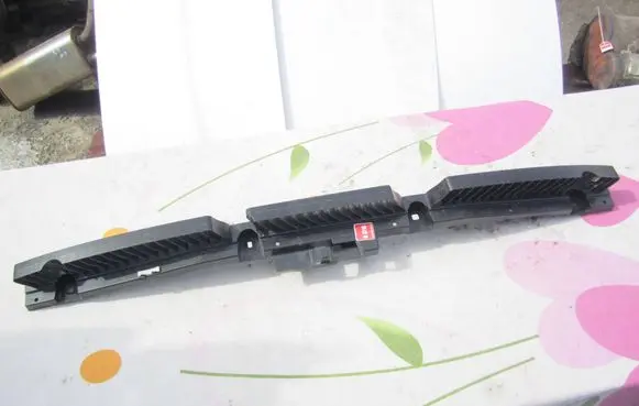 Rear bumper mounting bracket