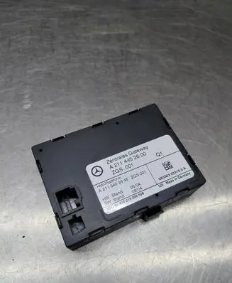 Mercedes-Benz E W211 Gateway control module A2114452600 A2115403545