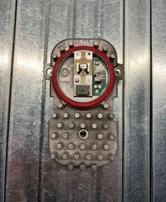 BMW 4 F32 F33 LED ballast control module 1305715084