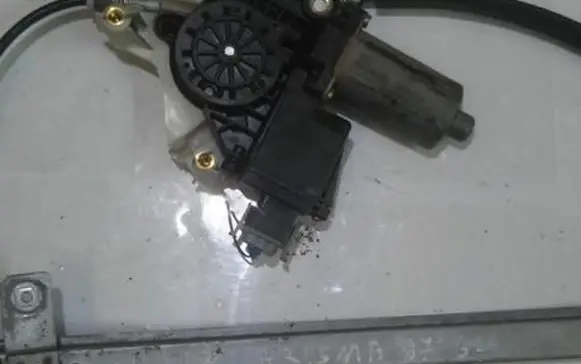 Mitsubishi Carisma Rear door window regulator motor 0130821652
