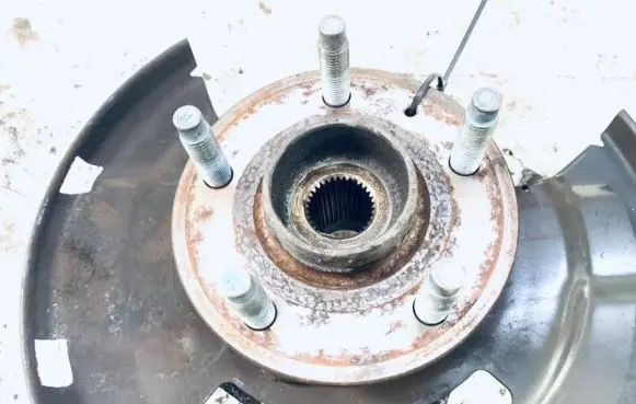 Opel Astra J Front wheel hub