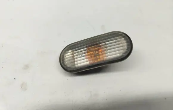 Volkswagen Golf IV Front fender indicator light 3B0949117C