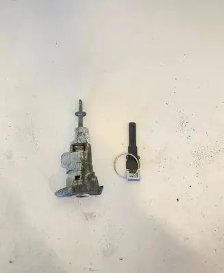 Volkswagen PASSAT B6 Front door lock (next to the handle) 3C0837167B