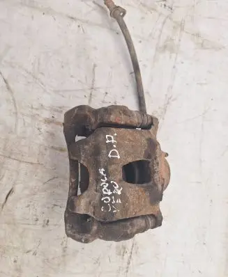 Toyota Corolla Verso E121 Front brake caliper