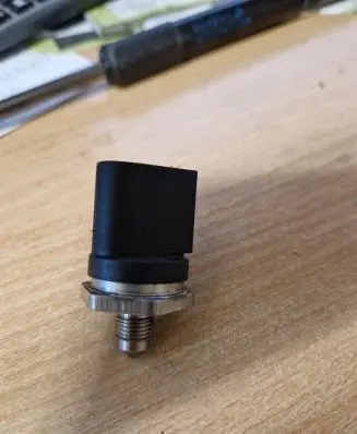 BMW 7 F01 F02 F03 F04 Fuel pressure sensor 0261545072 12092726504