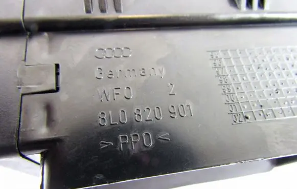 Seat Toledo II (1M) Dash center air vent grill 8L08209014