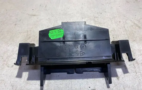 Land Rover Discovery 4 - LR4 Car ashtray AH22048A02A 1020128