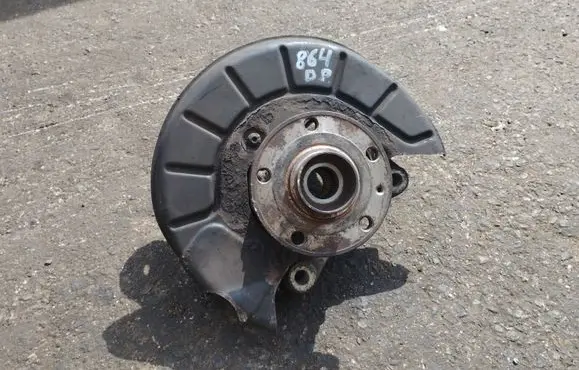 Volkswagen PASSAT B6 Front wheel hub