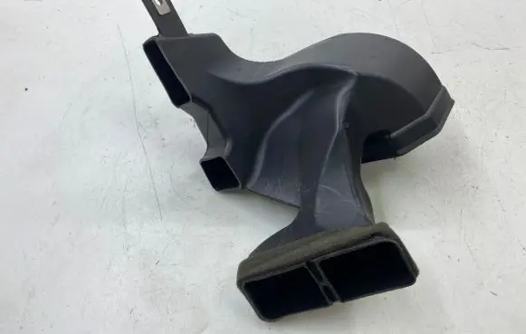 Maserati Quattroporte Air intake duct part 67715500