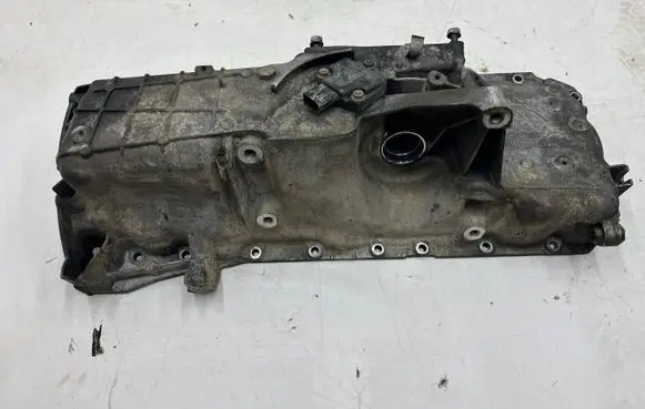 BMW 5 F10 F11 Oil sump 67698410 7800325 780032506