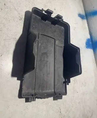 Volkswagen Jetta VI Battery box tray 3C0915443A