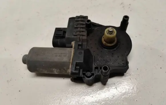 Audi A6 Allroad C5 Rear door window regulator motor 0130821785