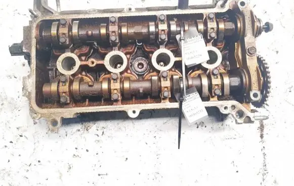 Toyota Prius (XW20) Engine head 