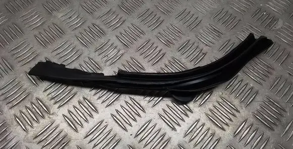 BMW X6 E71 Engine compartment rubber 51767185552