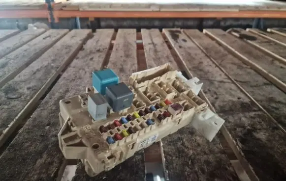 Toyota Corolla Verso AR10 Fuse module