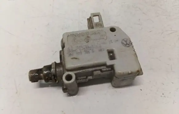 Skoda Octavia Mk1 (1U) Central locking motor 3B0959781B