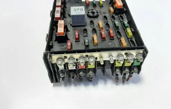 Volkswagen PASSAT B7 Fuse box set 3C0937125