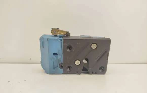 Volvo S80 Front door lock 8650546