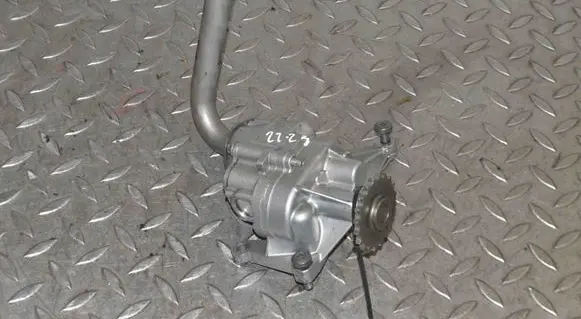 Mercedes-Benz Vito Viano W639 Oil pump A6111810201