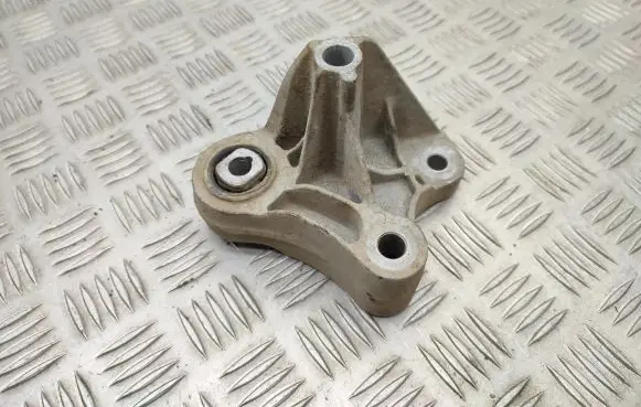Ford Focus Engine mounting bracket