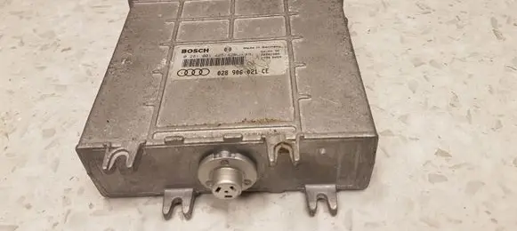 Audi A4 S4 B5 8D Engine control unit/module 0281001425 028906021CE