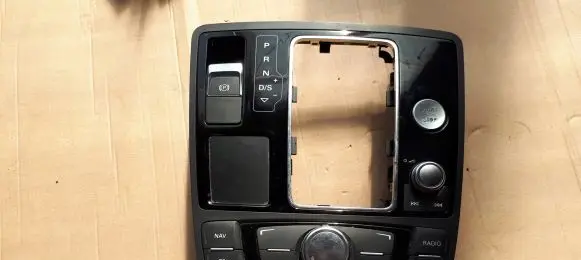 Head unit multimedia control