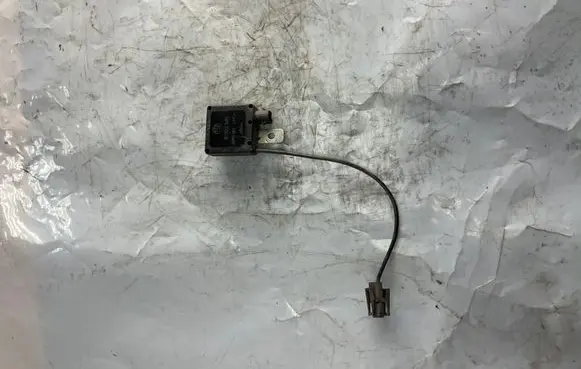 BMW 5 E39 Aerial antenna filter 8380945 16268419