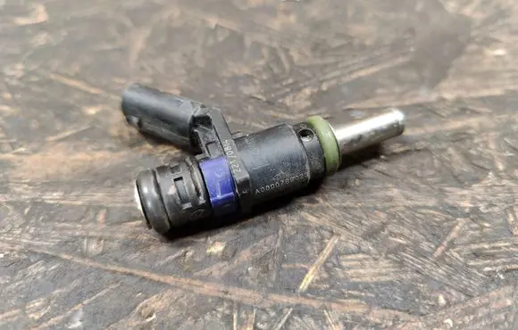 Mercedes-Benz A W169 Fuel injector A0000789023