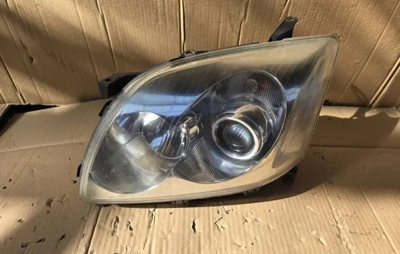 Toyota Avensis T250 Headlight/headlamp