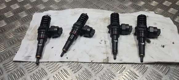 Volkswagen Bora Fuel injector 038130073F