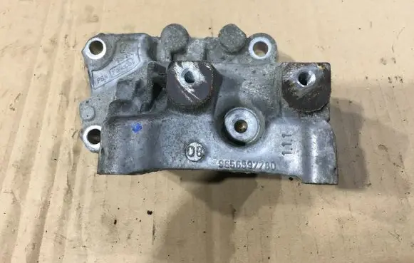 Citroen C5 Engine mounting bracket 9656597780