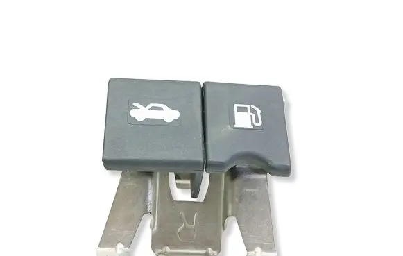 Nissan Qashqai+2 Fuel cap release pull handle 