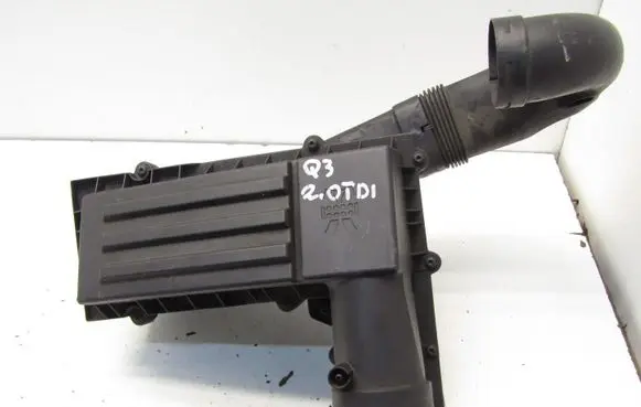 Audi Q3 8U Air filter box 8U0129618B