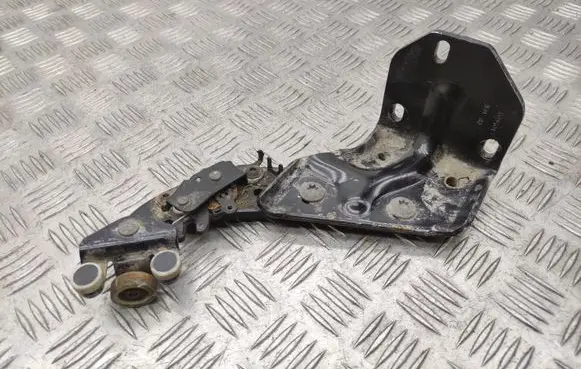 Mercedes-Benz Vito Viano W447 Sliding door lower roller guide/hinge A4477600747