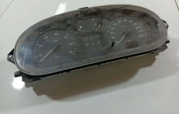 Renault Scenic I Speedometer (instrument cluster) 09043080096