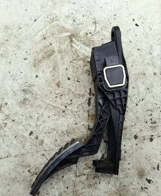 Mercedes-Benz ML W164 Accelerator throttle pedal A1643000104