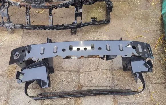 Ford Kuga I Front bumper cross member 090152
