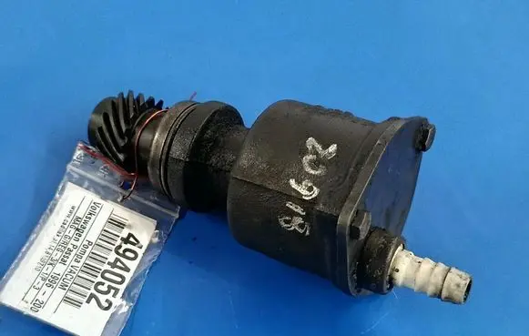 Volkswagen PASSAT B5 Vacuum pump 028207A