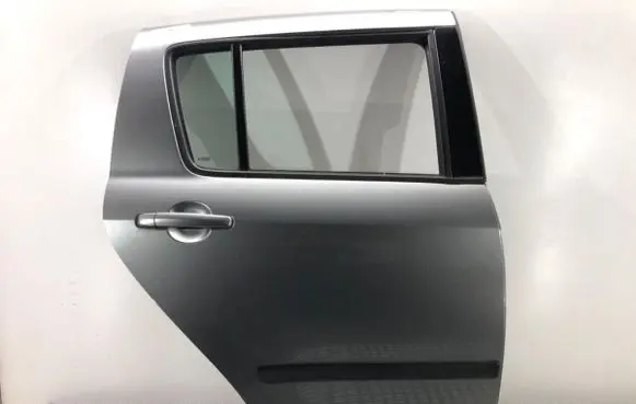 Suzuki Swift I Rear door