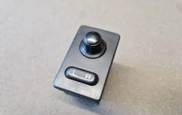 Nissan Patrol Y61 Wing mirror switch