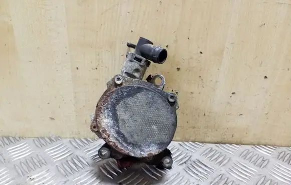 Renault Trafic III (X82) Vacuum pump