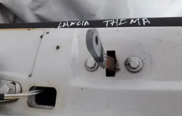 Lancia Thema Rear door check strap stopper