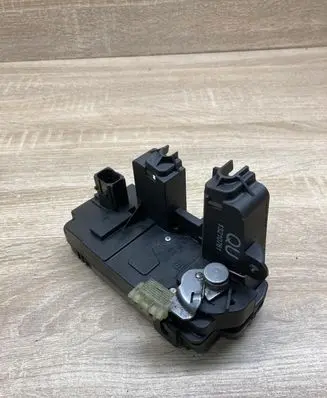 Opel Signum Rear door lock 13210761
