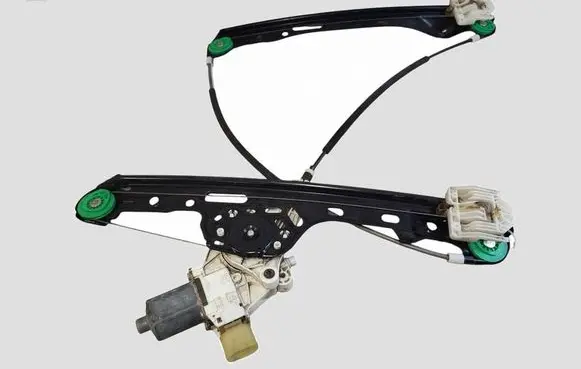 BMW 1 E81 E87 Front door window regulator with motor 7067796S 0130822227