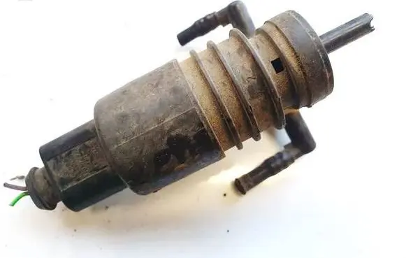 Volkswagen PASSAT B5 Windscreen/windshield washer pump 1j0973722