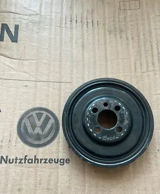 Volkswagen Crafter Crankshaft pulley 04L105243