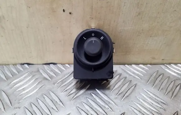 Opel Astra J Wing mirror switch 13271827