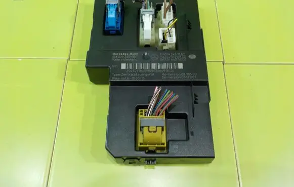 Mercedes-Benz C W204 Engine control unit/module 2045451869