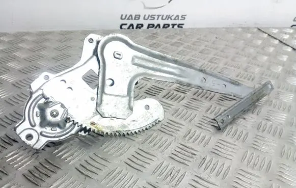Rear door manual window regulator