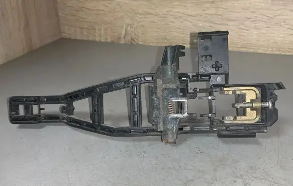 Rear door exterior handle/bracket